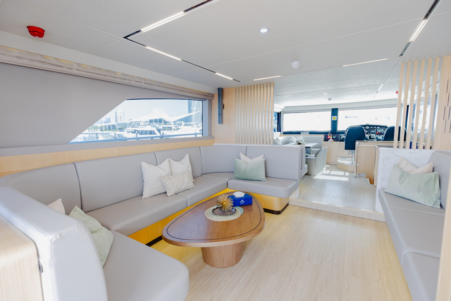62ft Saloon